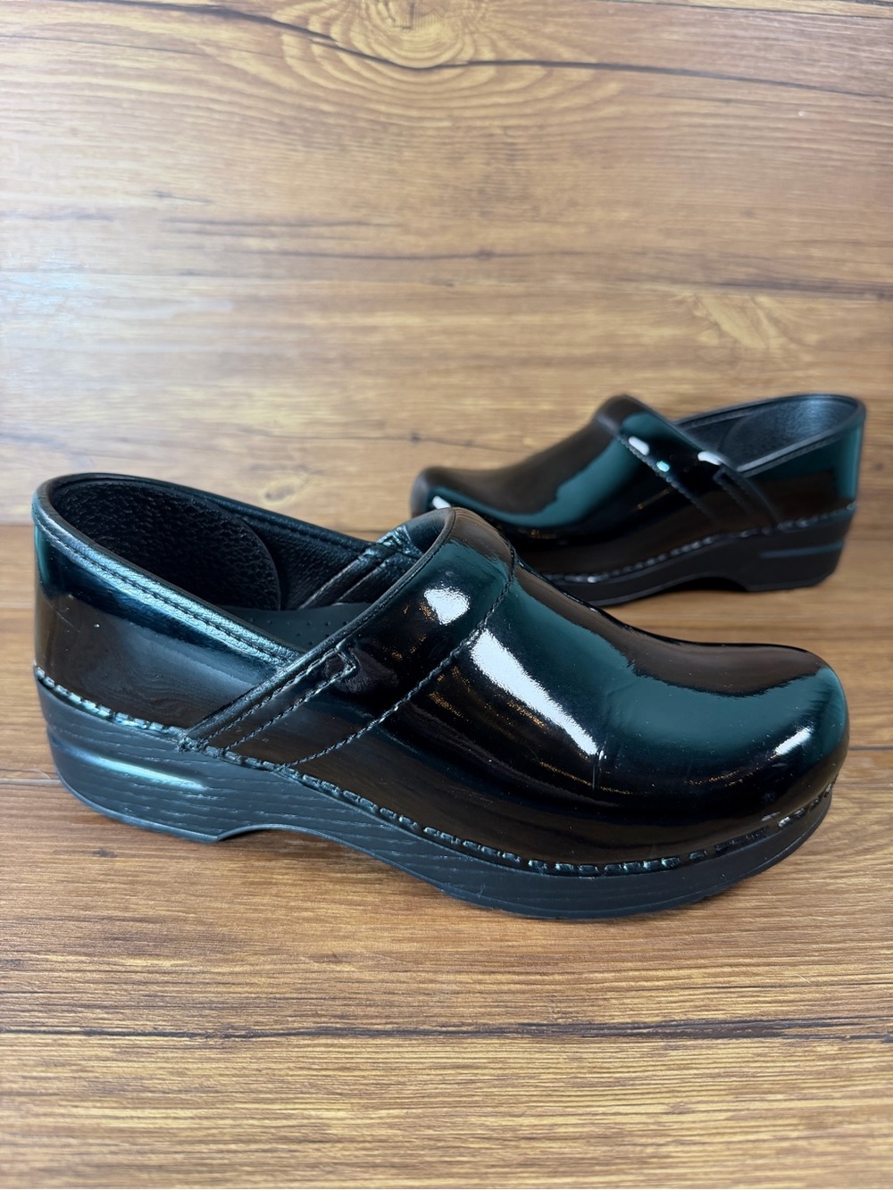 DANSKO Patent Leather Clogs Slip-On Shoes Women’s Size 8.5 (39)